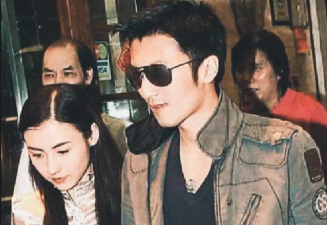 都说谢霆锋爱王菲
其实谢霆锋爱张柏芝胜过王菲
曾听闻他们吃个火锅都要亲好几次