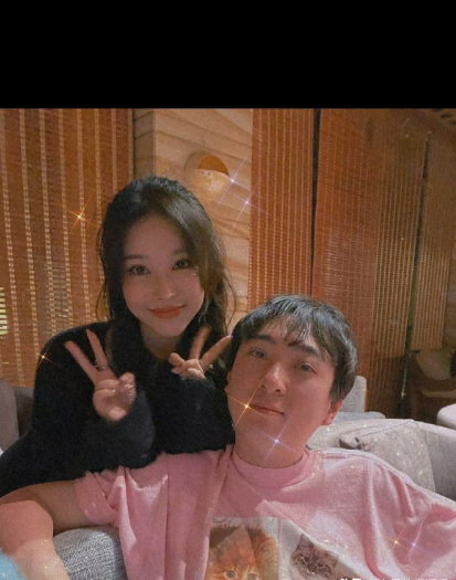 王思聪真的不心疼他爸，连卖48个万达，他一点影响没有，一个月20万零花钱，女友一