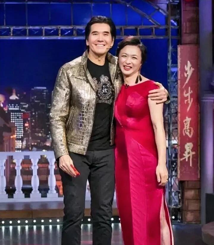 他们都曾是红极一时的明星，一个歌声好，一个舞蹈完美，能认出他们的也都有40多岁了