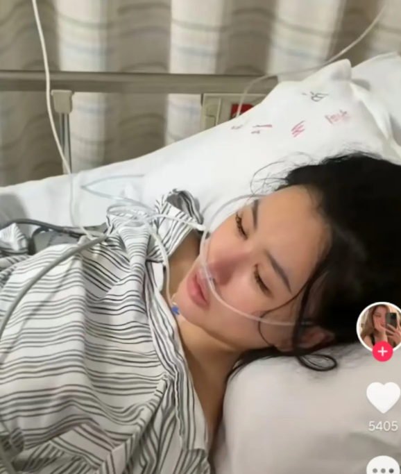 太恐怖了吧，在杭州的大商场，还能被歹徒劫持走！
近日，一则“女生杭州万象城遭挟制