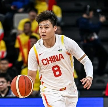 中国男篮球员赵睿：希望这次亚洲杯能多锻炼一些年轻球员。中国男篮队长赵睿谈到了本届