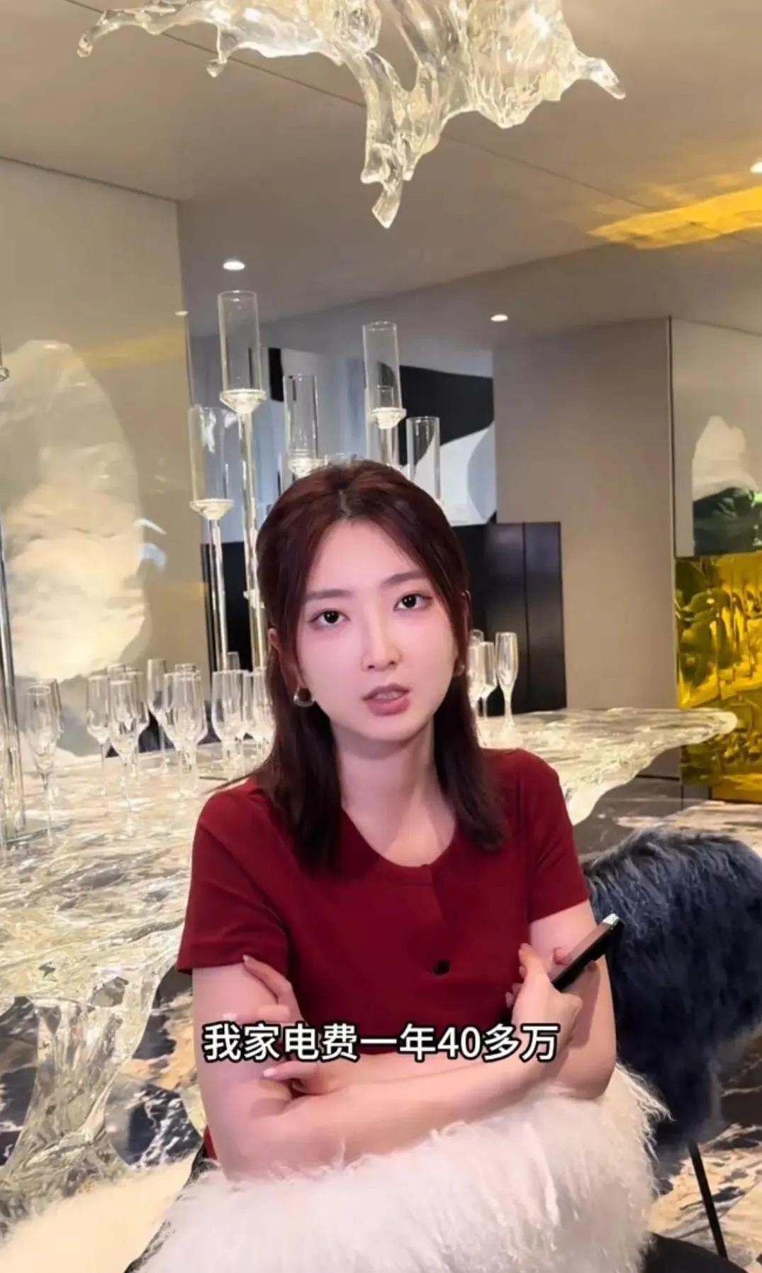 这女孩说她家每年40万电费，吓得供电局赶紧过来查，生怕多收钱被举报。然而事实是她