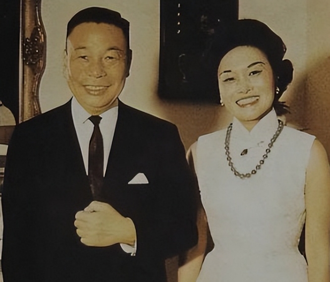 1939年，孔祥熙23岁长子，偷偷迎娶了妈妈宋霭龄40岁的牌友。得知消息，老两口