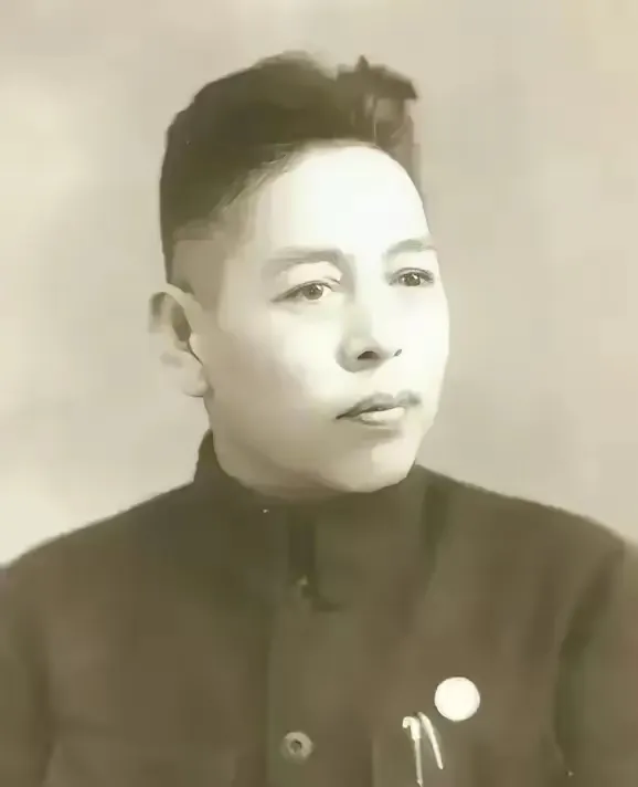 1932年，陈玉仁叛变，供出了潜伏在敌人内部的地下党员王世英，王世英察觉到异常后