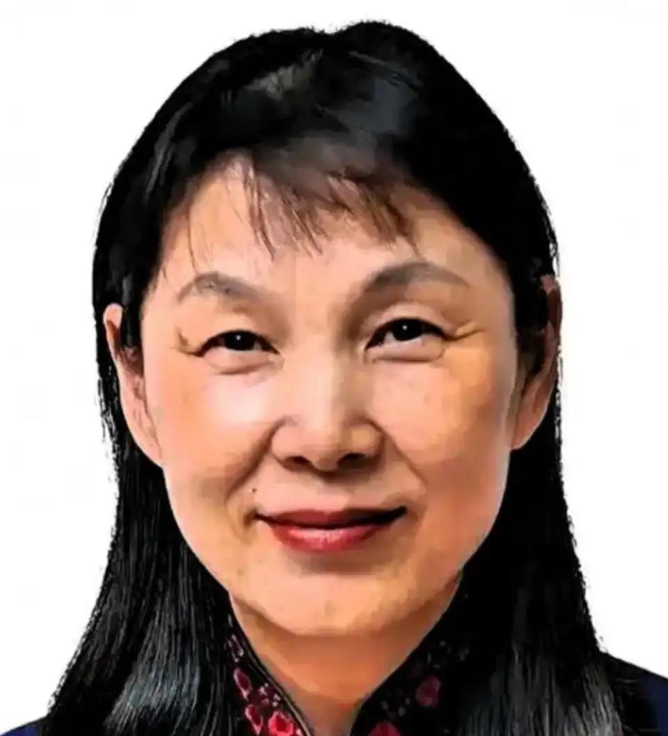 做小三的有底线吗？
现在的杜建英也是名人了，
全国乃至全世界都知道她的大名了
她