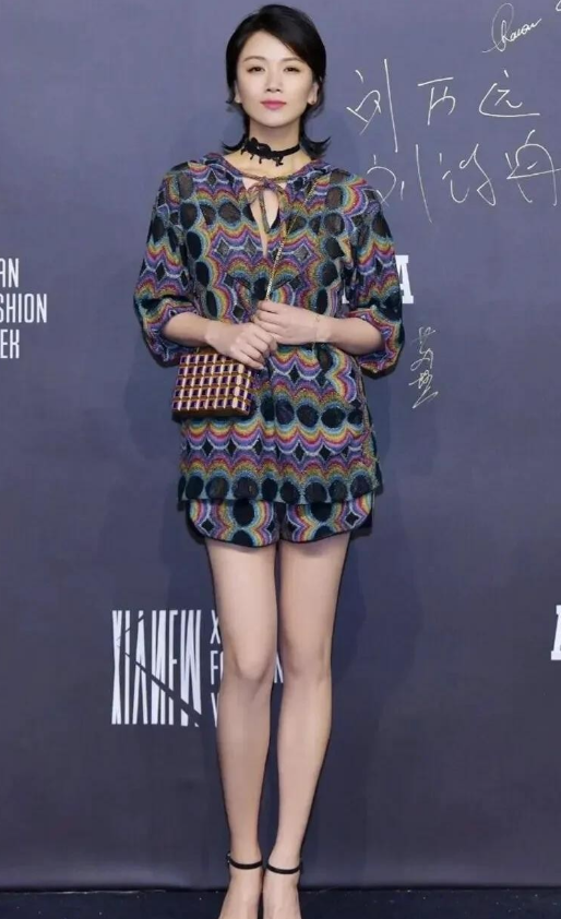 内娱最让人憋屈的女演员出现了！
她顶着章子怡同款