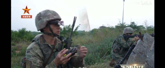 美军彻底破防，解放军士兵标配超级智能眼镜，美媒无奈承认：将颠覆现代战争
据央视2