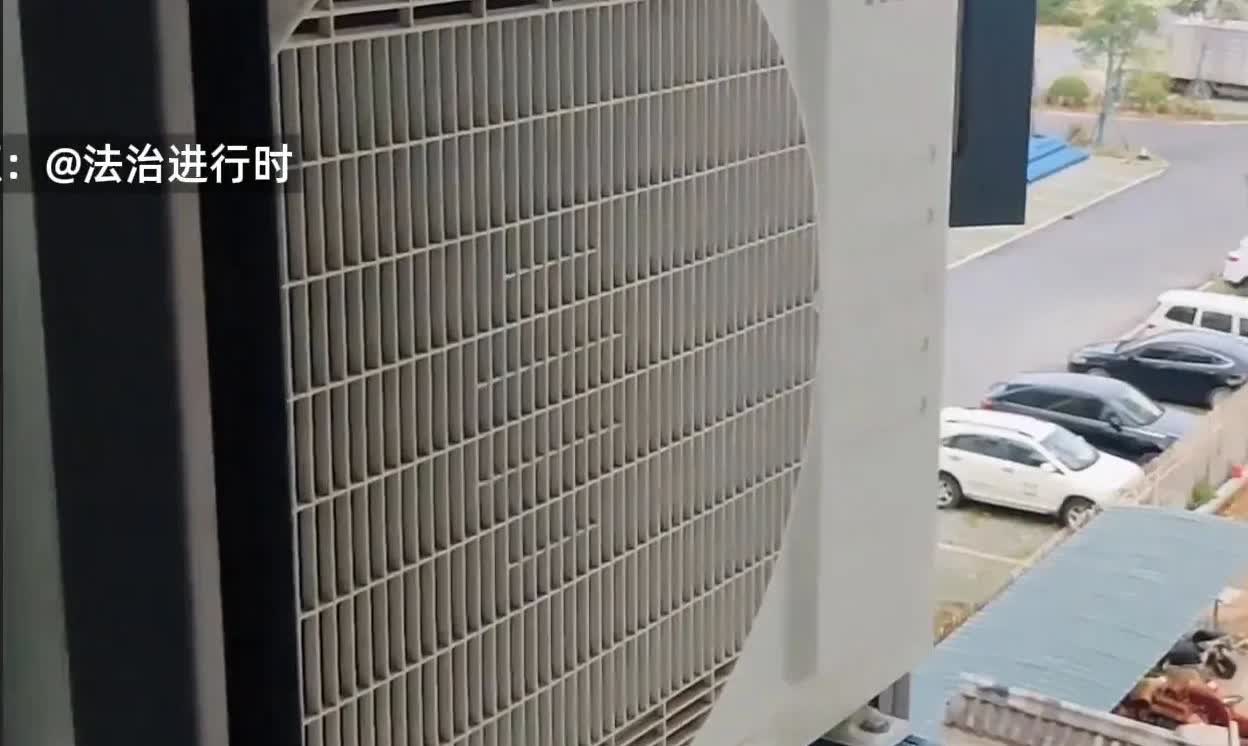 要是隔壁邻居把空调外机装在自己家卧室的窗口处，是你能忍下去吗？反正要是我的话绝对