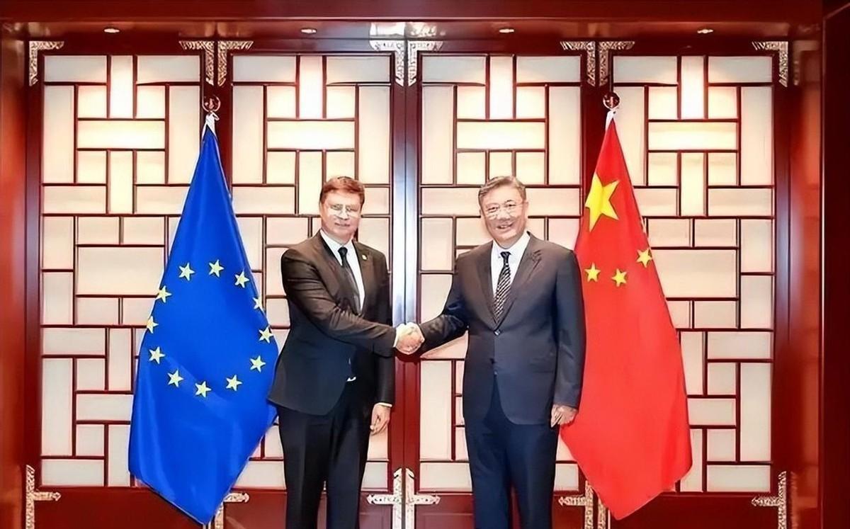 欧盟这回终于学聪明了！去年对中国电动车挥起45%关税大棒，结果自家后院先着火：德