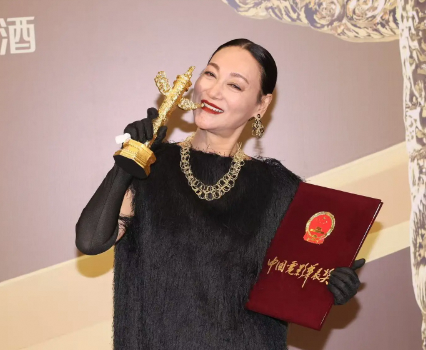 惠英红华表奖后发声:年轻导演拿好剧本尽管找我