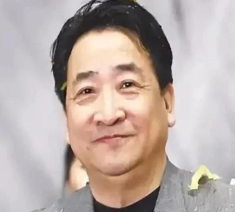 姜昆谈女儿婚姻状况落泪，引发热议

74岁相声名家姜昆在采访中提及45岁女儿姜珊