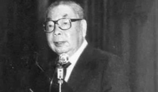 1975年，蒋刚咽气，比蒋经国只大12岁的宋美龄就想独揽大权，没想到，一向憨厚的