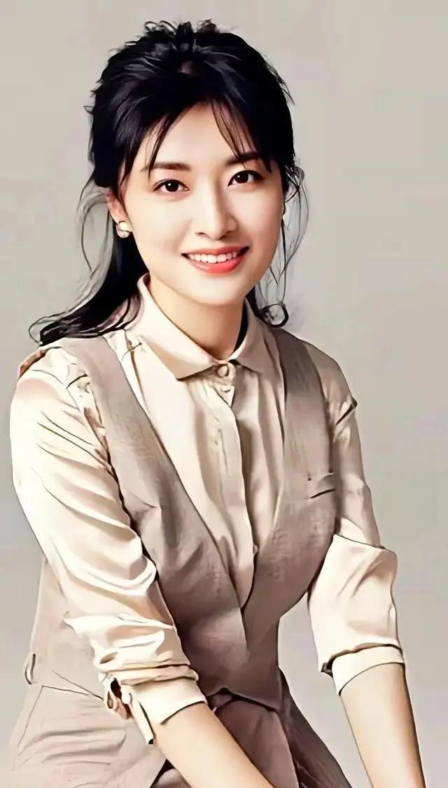 2002年，知名主持人周涛下班回到家，看见正在灶台边忙碌的丈夫，顿时心生厌倦，很