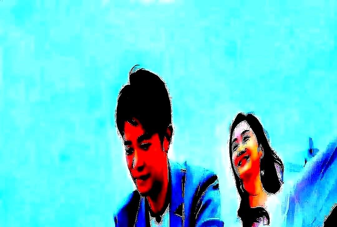 我有个朋友在娱乐圈工作，昨晚突然神秘兮兮给我发消息：