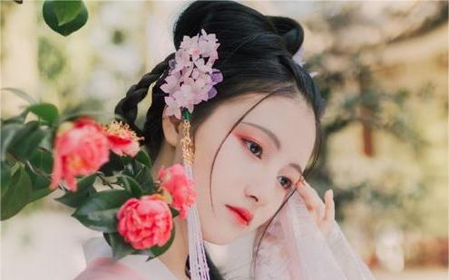 我救下眼盲世子，他却嫌弃我眼瞎逼我为妾，得知我身份后他崩溃了。