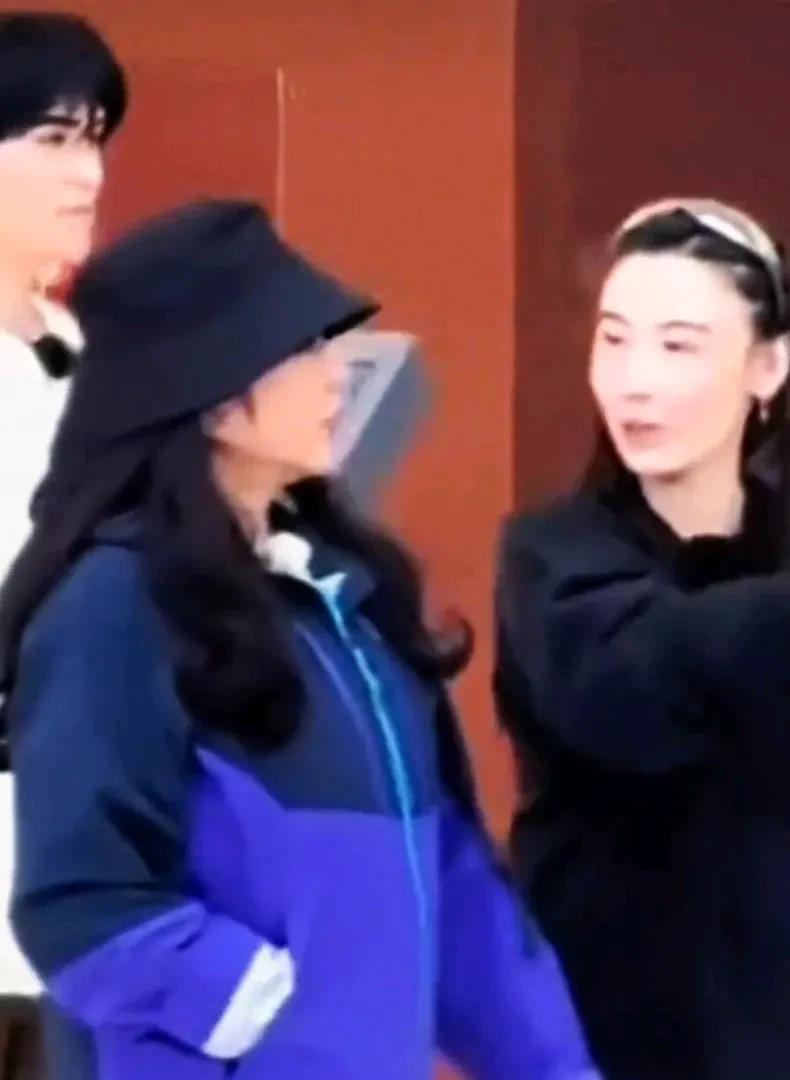终于知道为什么谢霆锋的两个儿子阳光帅气了，原来都是遗传了妈妈柏芝呀！
一路繁花2