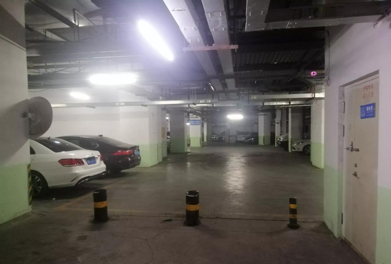 误入海亮广场地下停车场，就像进了迷宫，找出口绕到恶心呕吐！[呲牙][呲牙][呲牙
