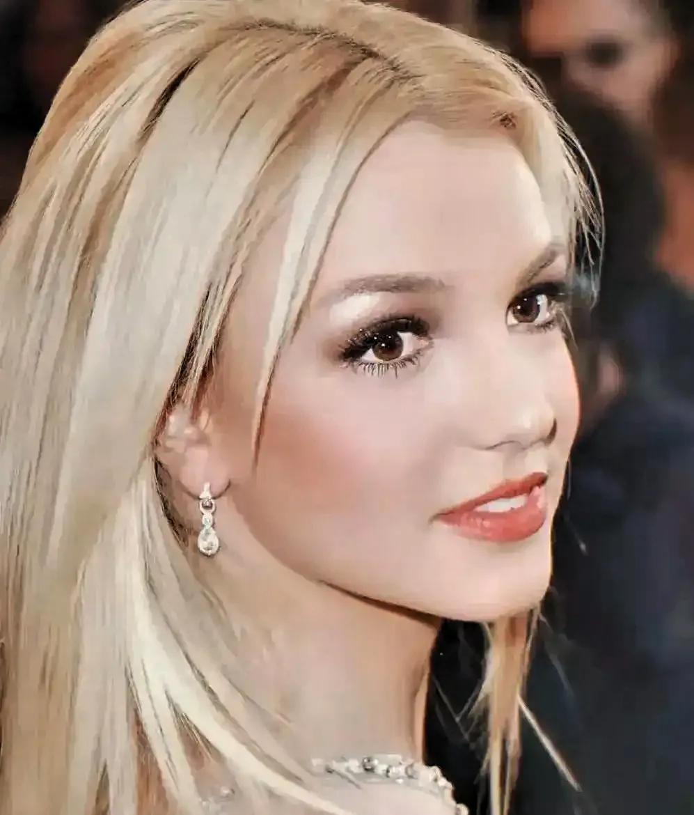 哪怕你娶了全世界最美的美女，你也可能会后悔？ 不信你看看小甜甜布兰妮。布兰妮盛极