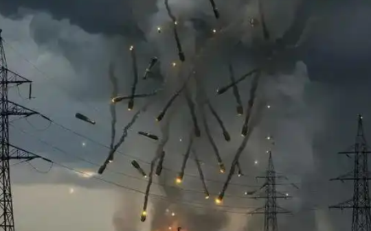 中国成功研发石墨炸弹，仅一枚就能让日本陷入瘫痪，可谓是核弹之下最牛的武器…