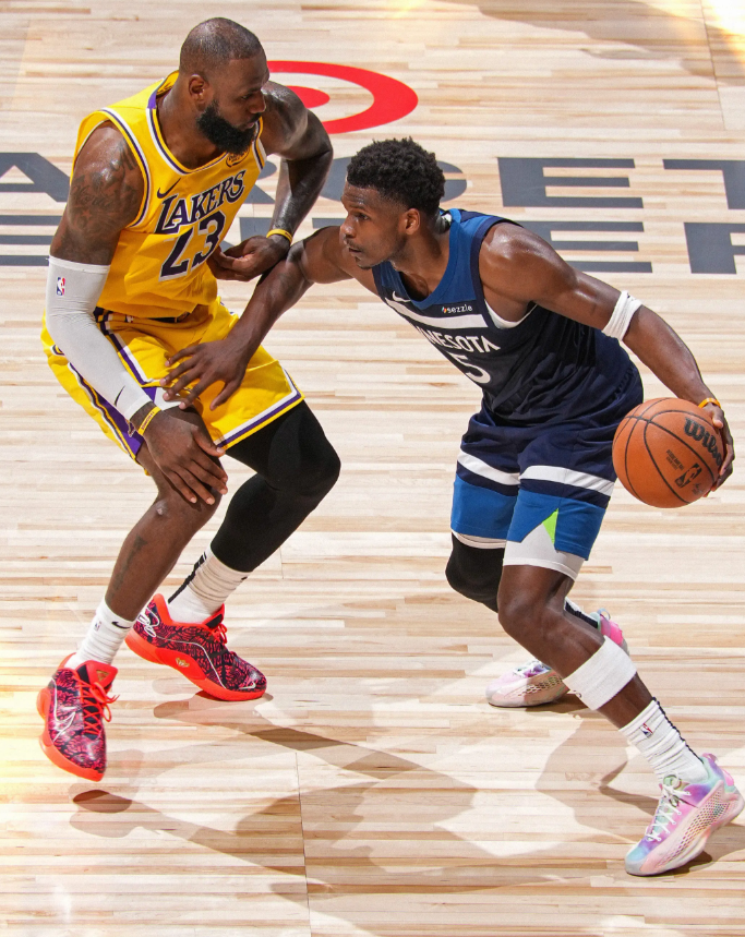 最近几年nba连续两年进总决都难啊，老詹当初八连总决更加觉得不可思议了

连续八