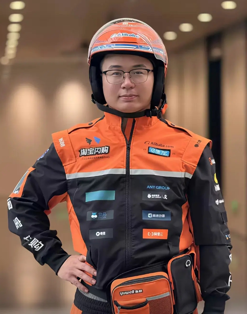 开窍了！淘宝闪购新款服装上线！橙色军团横空出世！
以前饿了么的蓝色工服中规中矩相