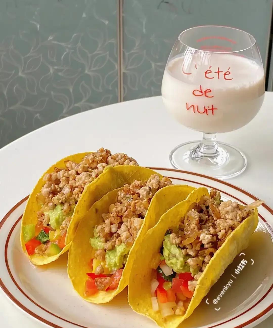 胆怯（Taco）交易，特指特朗普的交易，取自四个单词的首字母：Trump alw