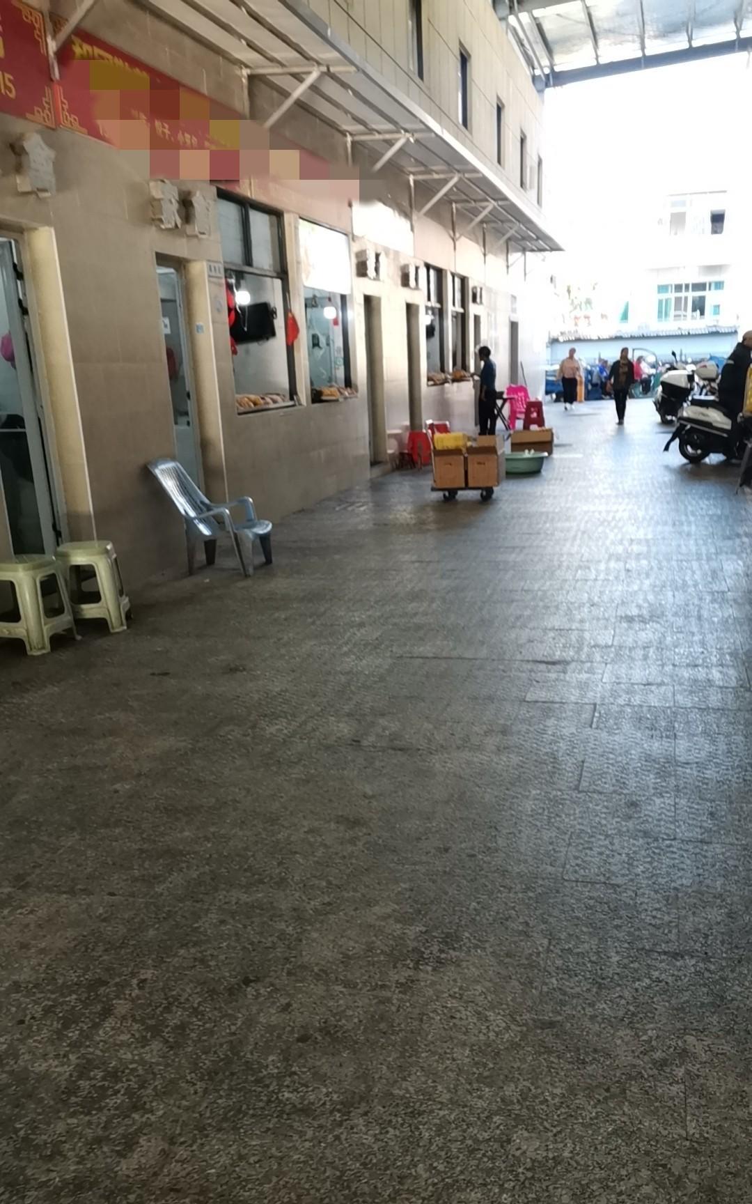 同事一家节约到什么程度？
同样的一家四口，她们家一年能存二十万，而我家一年最多能