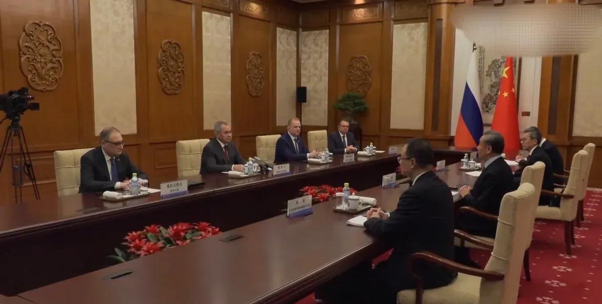 美俄二次会谈不欢而散，绍伊古突然飞到北京， 可以说绍伊古是专门来通报俄美第二次谈