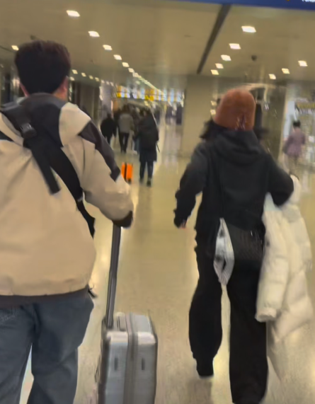 张杰还是管管谢娜吧
昨天晚上主持央视活动就算了
录完节目那么晚了还赶到上海去给张