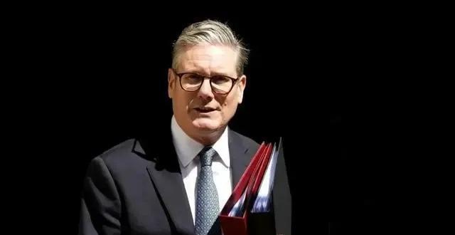 英国宣布
全面进入“战备状态”
要储存7000枚导弹
增加12艘潜艇
投入150