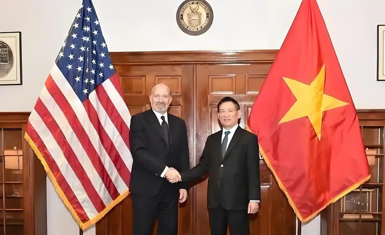 跪了！越南跪的彻底？越南对美国如此这般长跪不起：美国对从越南进口所有商品征收20
