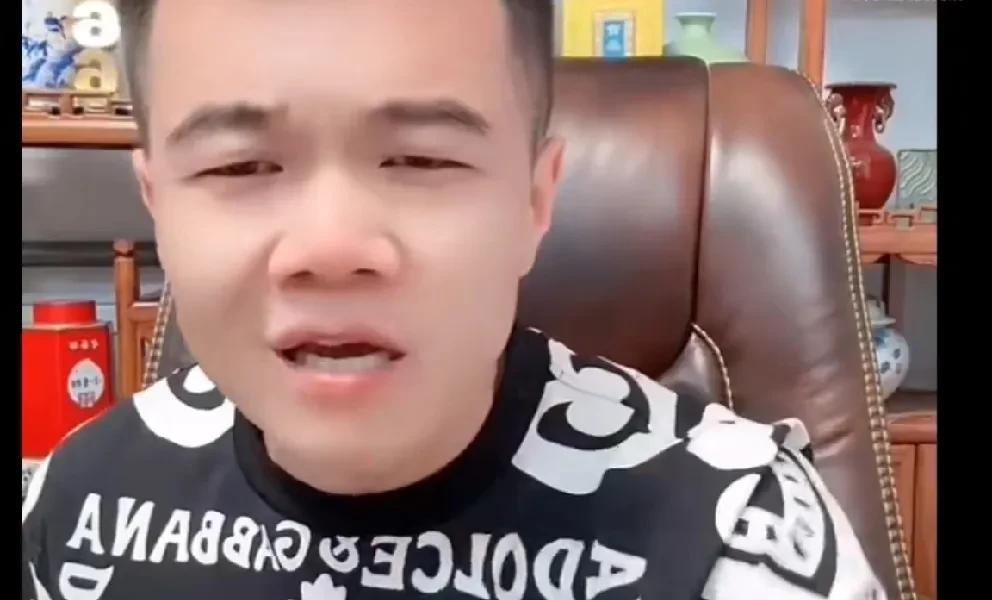 驴家小胖分析嫂家胡闹直播间两万人气！
           小胖点评胡闹直播间2