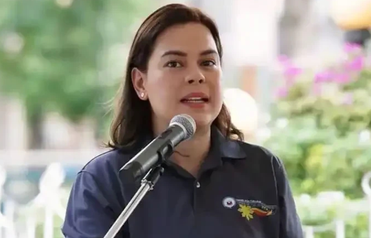 救父，杜特尔特女儿前往荷兰！
 
老杜的飞机刚落地海牙，小马科斯政府就上演了一出