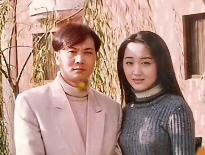 赖文峰真该低调！

当年坑惨杨钰莹了

他本来应该懂得低调。
当年那段感情，
杨