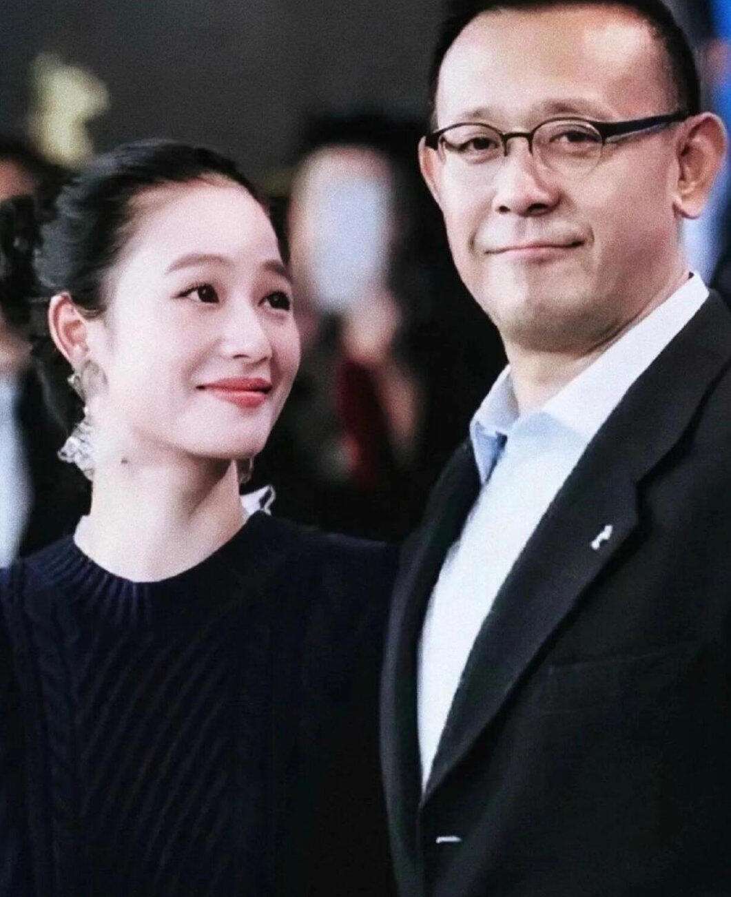 周韵看姜文的眼神vS刘晓庆看姜文的眼神。你读懂了吗？