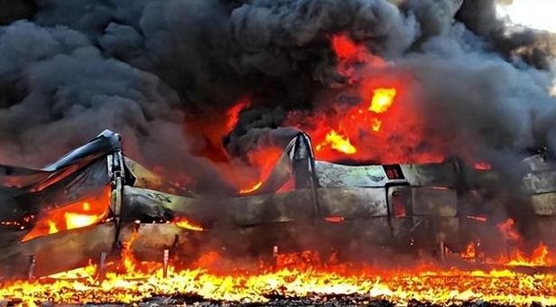 俄海陆空一夜轰炸基辅陷入火海：摧毁西方导弹工厂，炸死外国专家

这场袭击不是临时