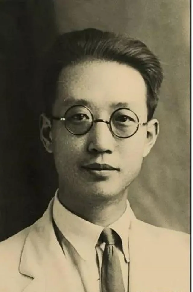 1924年，瞿秋白在妻子去世后爱上已婚的杨之华，决定去找她的丈夫沈剑龙摊牌。没想