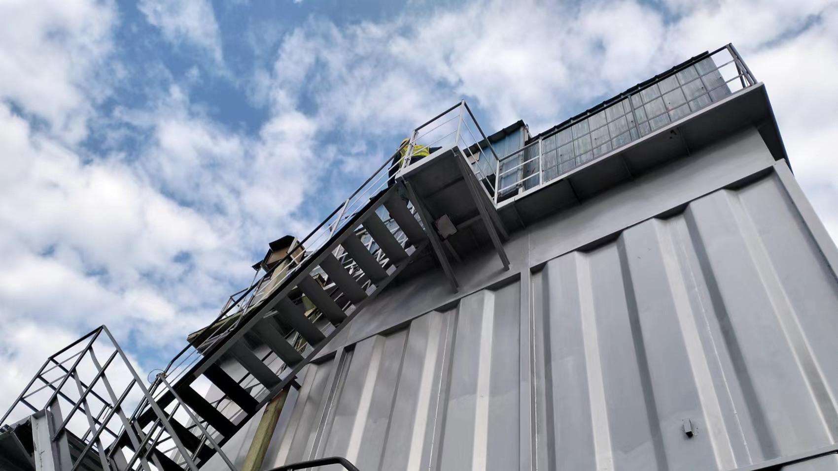 钢结构刷漆项目竣工 精涂细刷强防护