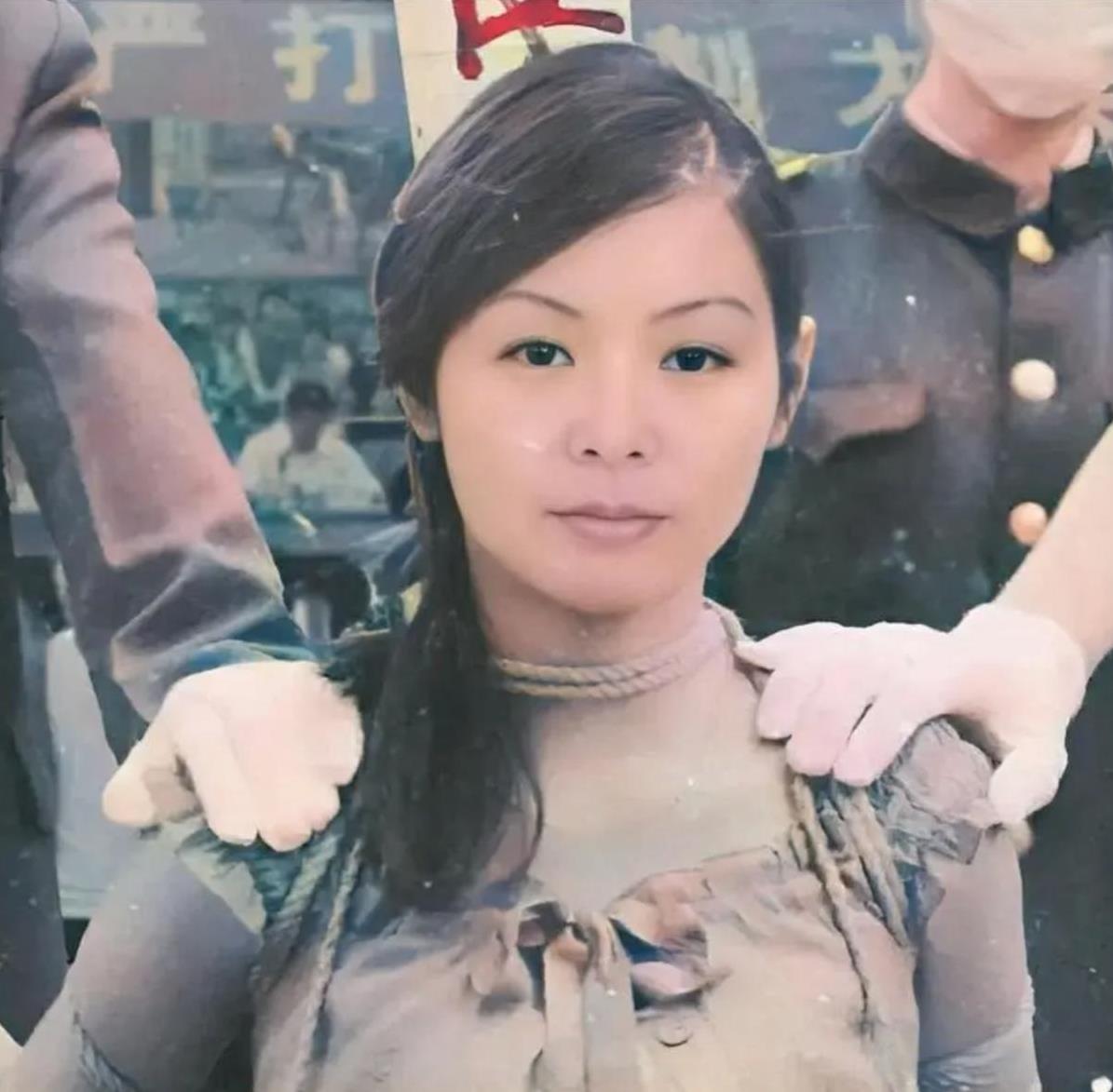 女流氓？1983年，25岁的翟曼霞被押到了行刑的地方。就在法警端起步枪瞄准的那一