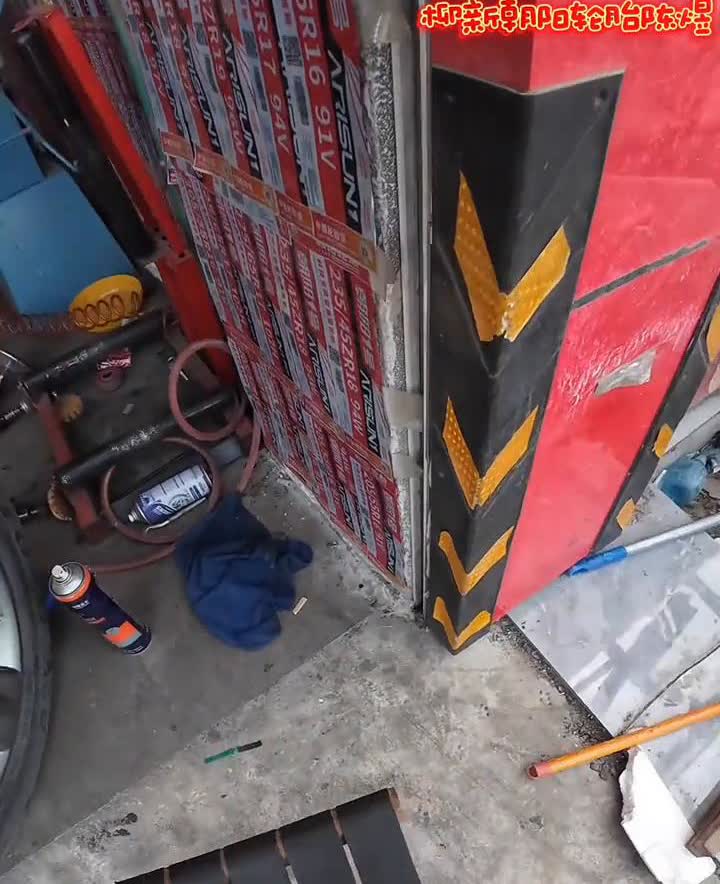 丰田汉兰达日常沉浸式更换轮胎。
又是一个平衡块不贴，一个块都没贴。最近出现很多