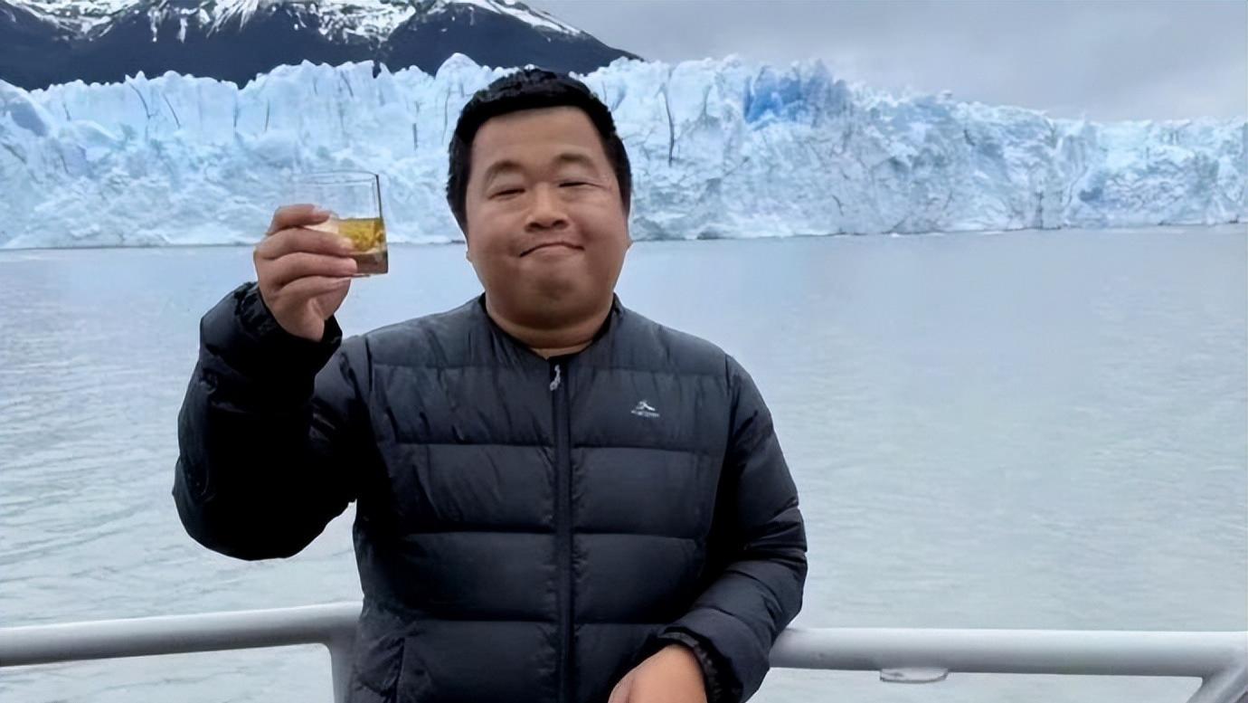 蓝战非觉得自己长相安全，结果人家想的是你的钱