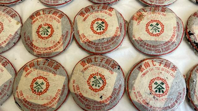 2001年公章饼，勐海茶厂班章有机生态茶，高性价比班章熟茶
