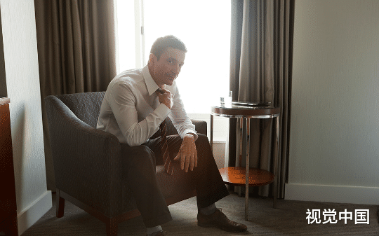 我亲手养大的三个孩子为了彰显孝心，每个月都往我卡里打钱，可我却在他们最困难的时候提出断绝关系