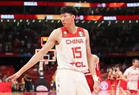 周琦传出消息！刚刚飞往美国治伤。
早在月初国家队为了备战亚洲杯时，就传出了周琦寅