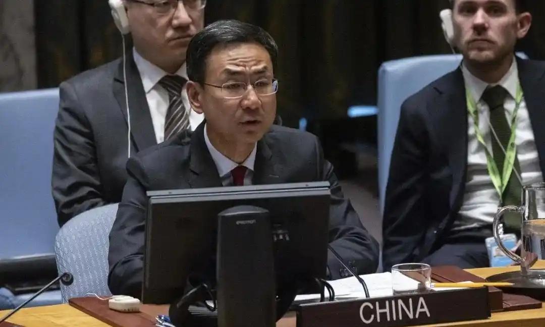 东道主变恶房东！中国代表无法入境美国，“签证霸凌”将美式双标玩成连续剧！[机智]