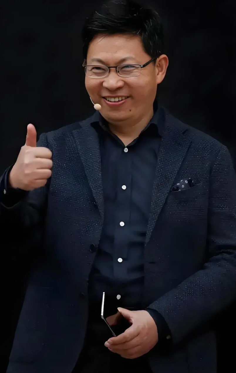 东哥说：这瓜我不背。
现在造谣的水平这么拉胯了吗？余承东是华为重要骨干，科技领头