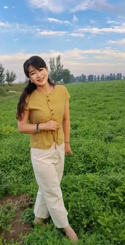 我有点想不通，那些老公长年不在家的女人，一个人带孩子，连个说话人都没有 ，不寂寞
