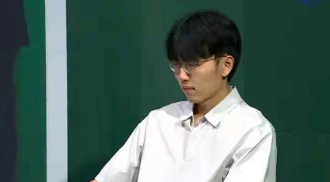 世界最强棋士战循环赛结束，最后一场比赛
世界第一人申真谞#申真谞# 中盘胜党毅飞