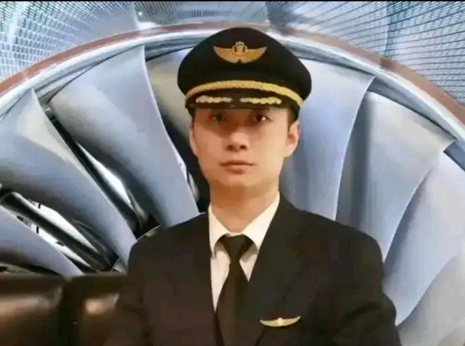 劳资纠纷，考评纠纷，对于个体劳动者来说，都是弱势的一方。个人肯定斗不过集体。
该