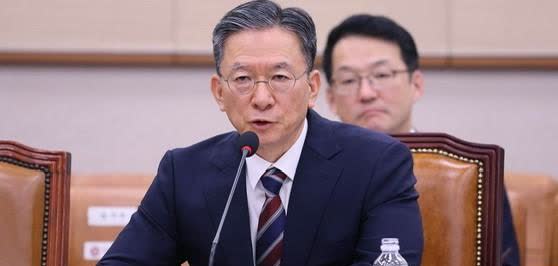 韩国法务部长官候选人郑成浩16日就是否会指示撤销总统李在明相关公诉表态，称“此举